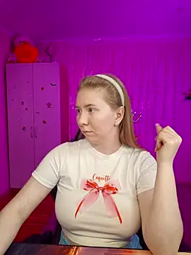 Snapshot of D0nna_ chatting on April 2026 07:48:01 PM D0nna online show from April 2026 07:48:01 PM