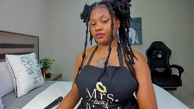 Snapshot of Renee-18 chatting on April 2026 08:07:02 PM Renee-18 online show from April 2026 08:07:02 PM