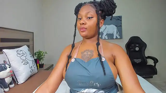 Snapshot of Renee-18 chatting on April 2026 10:44:01 PM Renee-18 online show from April 2026 10:44:01 PM