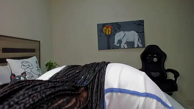 Snapshot of Renee-18 chatting on April 2026 10:01:02 PM Renee-18 online show from April 2026 10:01:02 PM