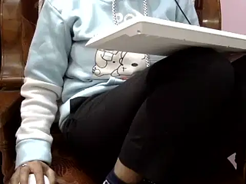 momo lov online show from December 2024 11:25:02 AM