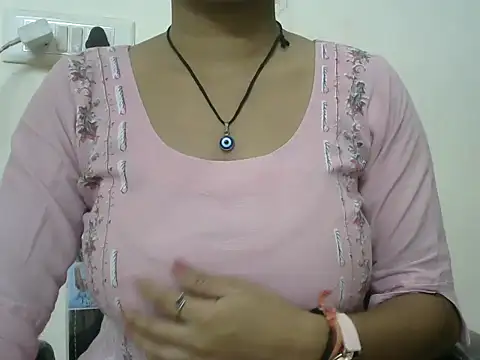 momo lov online show from October 2025 05:49:01 AM