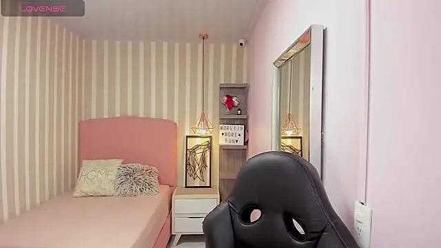 delilaquinn online show from December 2025 07:19:02 PM