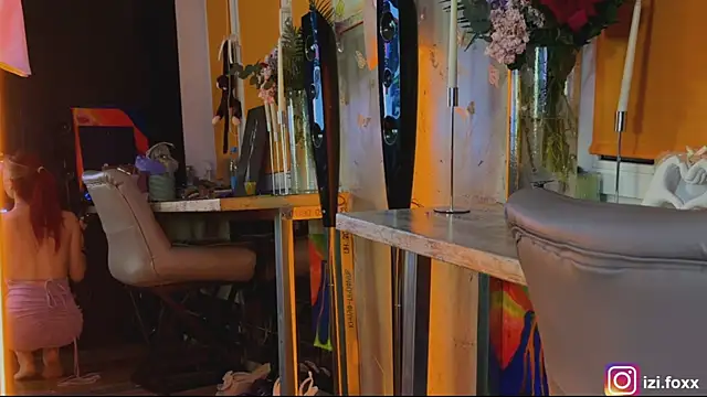 Snapshot of izi-fox chatting on November 2025 04:06:02 PM izi-fox online show from November 2025 04:06:02 PM