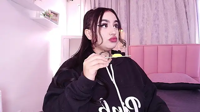 bella-green online show from January 2025 07:03:01 PM