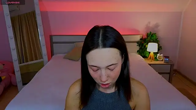 Hayle Hill online show from November 2025 01:38:01 AM