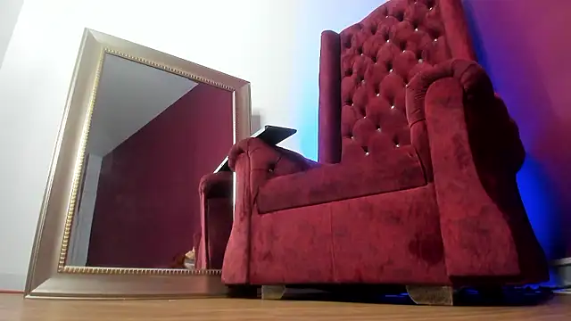 Snapshot of Sarah_Mistress_ chatting on December 2024 03:21:01 PM Sarah Mistress online show from December 2024 03:21:01 PM