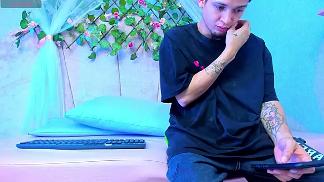 kendalltaylorr online show from January 2025 09:30:01 AM