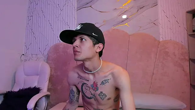 kendalltaylorr online show from March 2025 02:48:01 AM