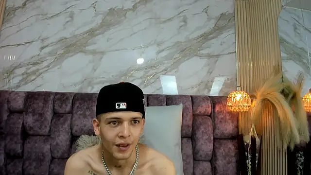 kendalltaylorr online show from April 2026 03:01:04 AM