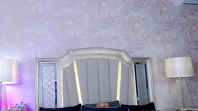 Issadorra online show from February 2025 09:00:02 AM