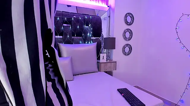 Charlotte Myers online show from February 2025 11:43:01 AM