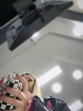 Snapshot of Teya_moon_ chatting on December 2024 11:33:01 AM Teya moon  online show from December 2024 11:33:01 AM