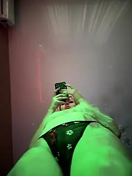 Snapshot of Teya_moon_ chatting on December 2024 10:56:01 AM Teya moon  online show from December 2024 10:56:01 AM