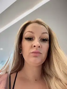 Snapshot of Teya_moon_ chatting on December 2024 11:51:02 AM Teya moon  online show from December 2024 11:51:02 AM