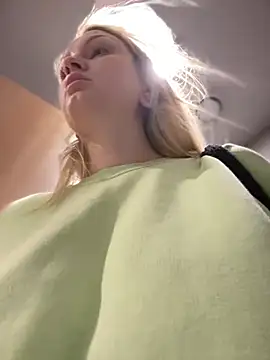 Snapshot of Teya_moon_ chatting on December 2024 12:27:02 PM Teya moon  online show from December 2024 12:27:02 PM