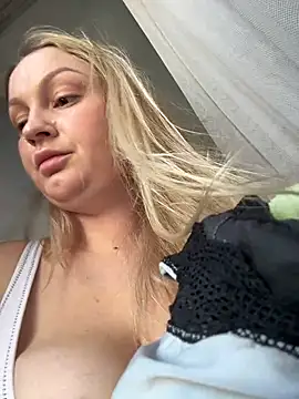 Snapshot of Teya_moon_ chatting on December 2024 12:49:01 PM Teya moon  online show from December 2024 12:49:01 PM