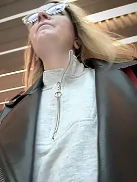 Snapshot of Teya_moon_ chatting on December 2024 10:12:02 AM Teya moon  online show from December 2024 10:12:02 AM