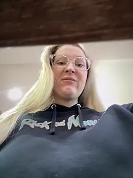 Snapshot of Teya_moon_ chatting on January 2025 11:00:02 AM Teya moon  online show from January 2025 11:00:02 AM