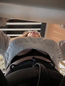 Snapshot of Teya_moon_ chatting on January 2025 11:12:02 AM Teya moon  online show from January 2025 11:12:02 AM