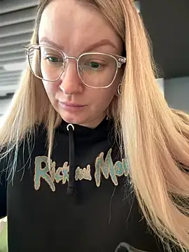 Snapshot of Teya_moon_ chatting on January 2025 11:50:01 AM Teya moon  online show from January 2025 11:50:01 AM