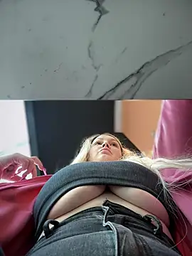 Snapshot of Teya_moon_ chatting on January 2025 11:43:02 AM Teya moon  online show from January 2025 11:43:02 AM