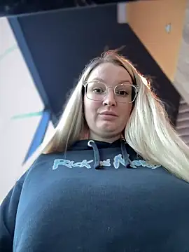 Snapshot of Teya_moon_ chatting on January 2025 11:22:02 AM Teya moon  online show from January 2025 11:22:02 AM