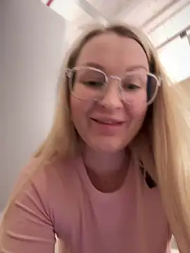 Snapshot of Teya_moon_ chatting on February 2025 11:27:02 AM Teya moon  online show from February 2025 11:27:02 AM