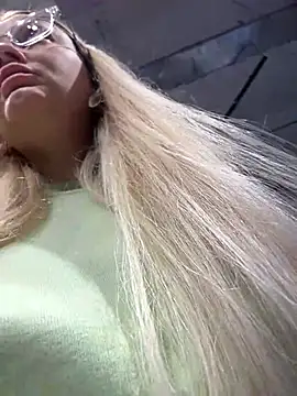 Snapshot of Teya_moon_ chatting on February 2025 10:34:01 AM Teya moon  online show from February 2025 10:34:01 AM