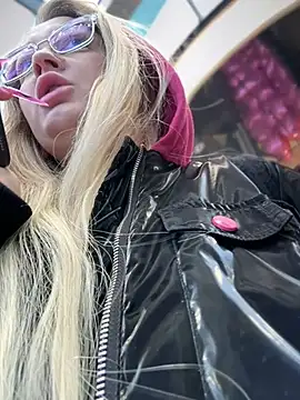 Snapshot of Teya_moon_ chatting on February 2025 12:03:02 PM Teya moon  online show from February 2025 12:03:02 PM