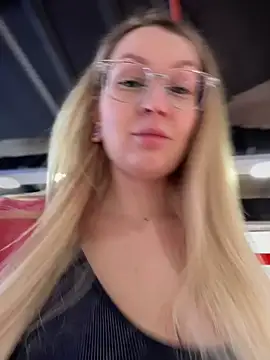 Snapshot of Teya_moon_ chatting on February 2025 12:08:01 PM Teya moon  online show from February 2025 12:08:01 PM