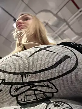 Snapshot of Teya_moon_ chatting on February 2025 12:37:02 PM Teya moon  online show from February 2025 12:37:02 PM