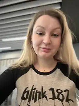 Snapshot of Teya_moon_ chatting on March 2025 11:44:02 AM Teya moon  online show from March 2025 11:44:02 AM