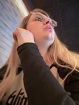 Snapshot of Teya_moon_ chatting on March 2025 12:11:02 PM Teya moon  online show from March 2025 12:11:02 PM