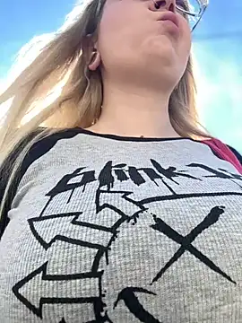 Snapshot of Teya_moon_ chatting on March 2025 10:47:01 AM Teya moon  online show from March 2025 10:47:01 AM