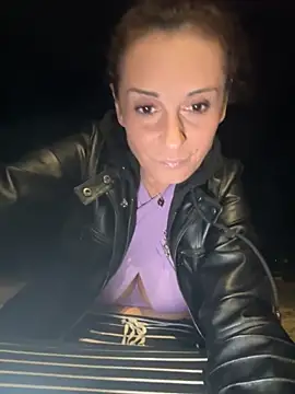 Snapshot of therealbeverlycious chatting on March 2026 10:02:02 PM therealbeverlycious online show from March 2026 10:02:02 PM