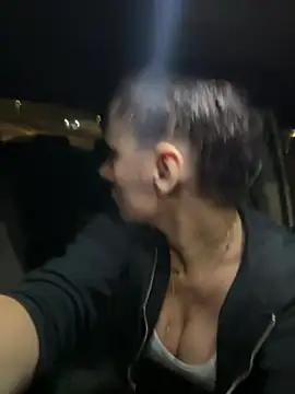 Snapshot of therealbeverlycious chatting on April 2026 08:57:01 PM therealbeverlycious online show from April 2026 08:57:01 PM