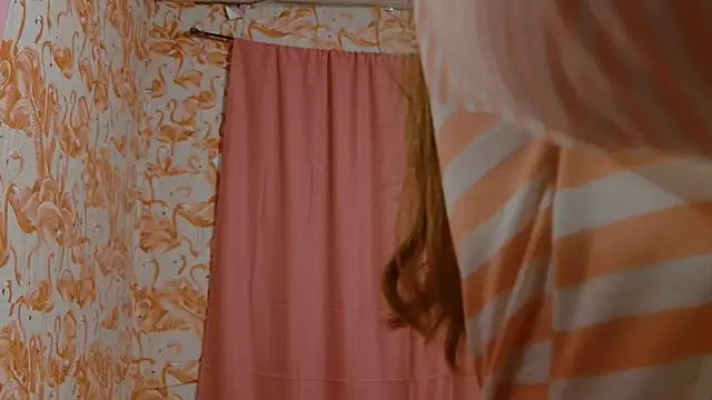 strawberrysmoothie online show from November 2025 12:43:02 AM