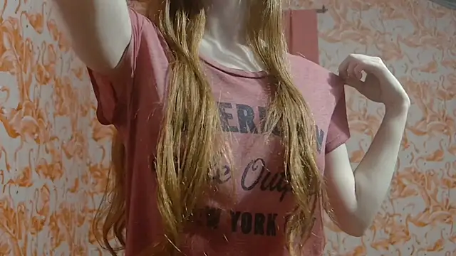 Snapshot of strawberrysmoothie chatting on April 2026 01:59:02 AM strawberrysmoothie online show from April 2026 01:59:02 AM