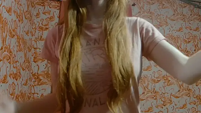 Snapshot of strawberrysmoothie chatting on April 2026 01:45:01 AM strawberrysmoothie online show from April 2026 01:45:01 AM