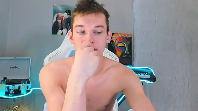 Snapshot of 4ever_dude chatting on February 2025 05:05:01 AM 4ever dude online show from February 2025 05:05:01 AM