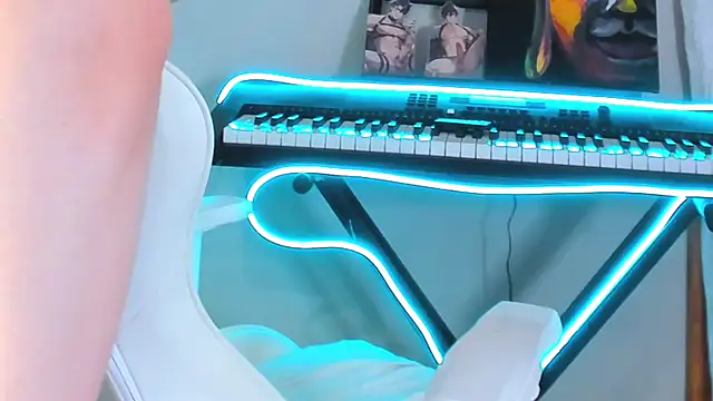 Snapshot of 4ever_dude chatting on February 2025 03:37:01 AM 4ever dude online show from February 2025 03:37:01 AM