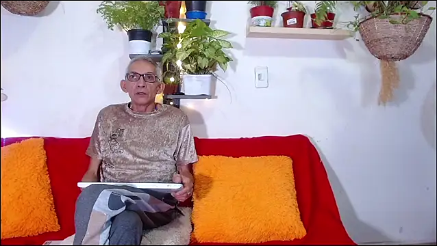 Snapshot of Leon_hot_X chatting on June 2026 04:37:01 AM Leon hot X online show from June 2026 04:37:01 AM