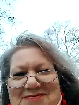 Snapshot of Snezhana chatting on May 2026 05:40:02 PM Snezhana online show from May 2026 05:40:02 PM