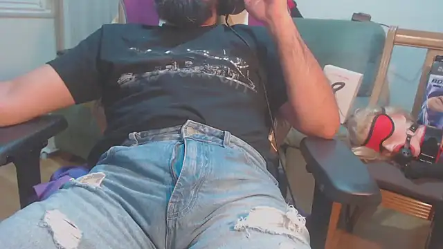 Snapshot of master4subslut chatting on October 2025 09:45:02 PM master4subslut online show from October 2025 09:45:02 PM