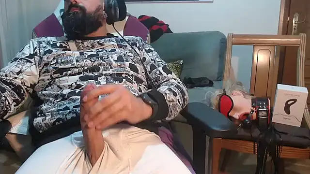 Snapshot of master4subslut chatting on November 2025 09:18:02 AM master4subslut online show from November 2025 09:18:02 AM