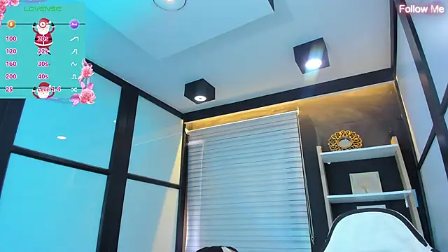 Agathaargent  online show from December 2024 01:28:01 PM