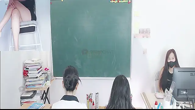 Snapshot of _Math_ chatting on November 2025 09:26:02 AM Math online show from November 2025 09:26:02 AM