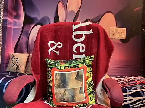 Royal girl 1 online show from February 2025 08:03:02 PM