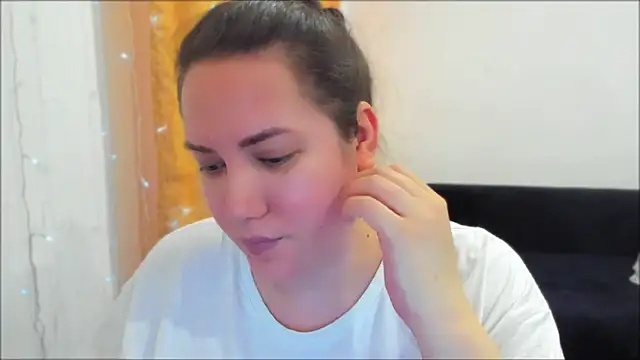 Snapshot of _madalexa_ chatting on April 2026 02:04:02 PM madalexa online show from April 2026 02:04:02 PM